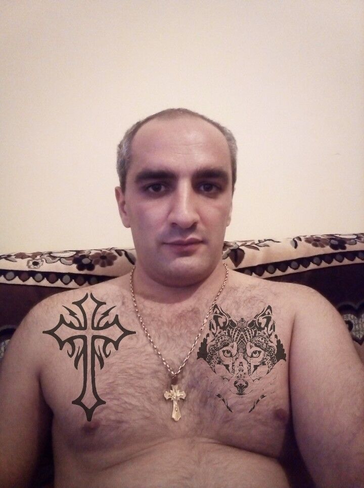  17964162  Artur, 42 ,    