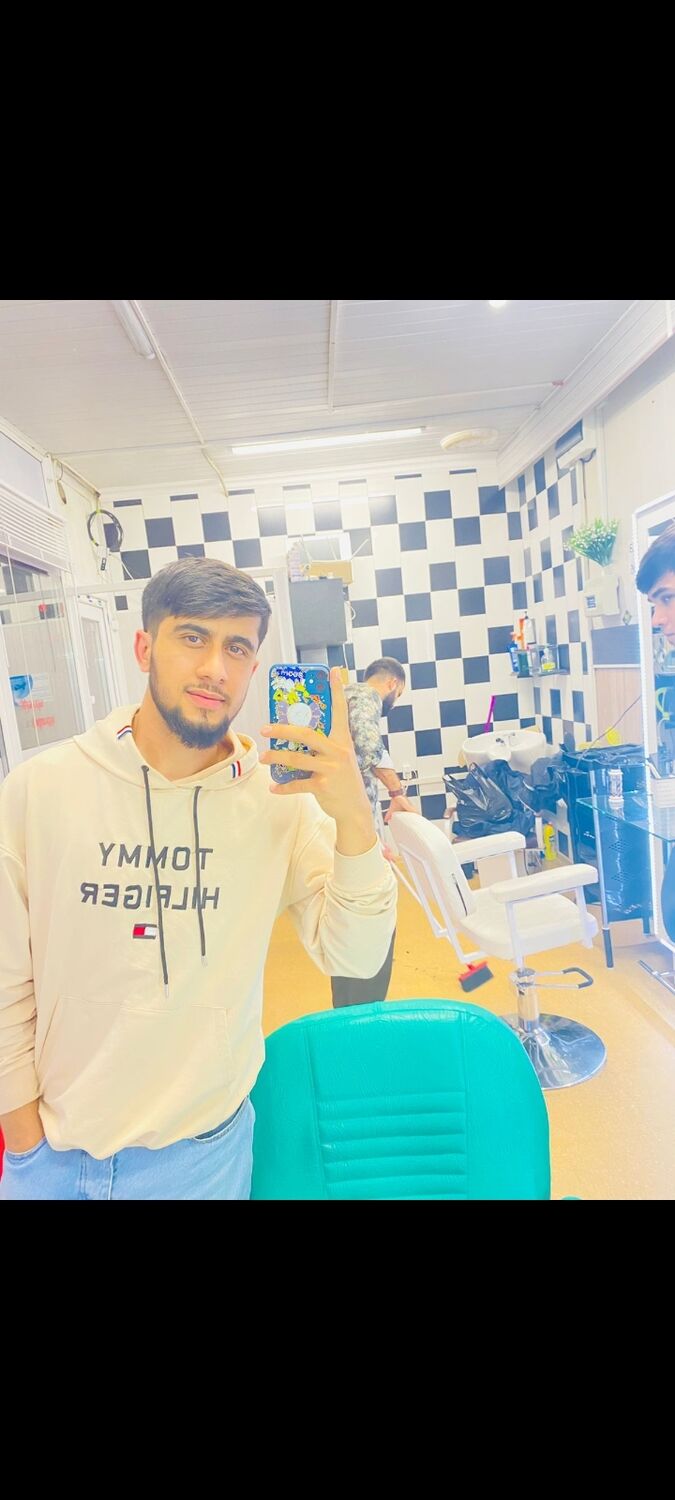  38424702  , 28 ,    -