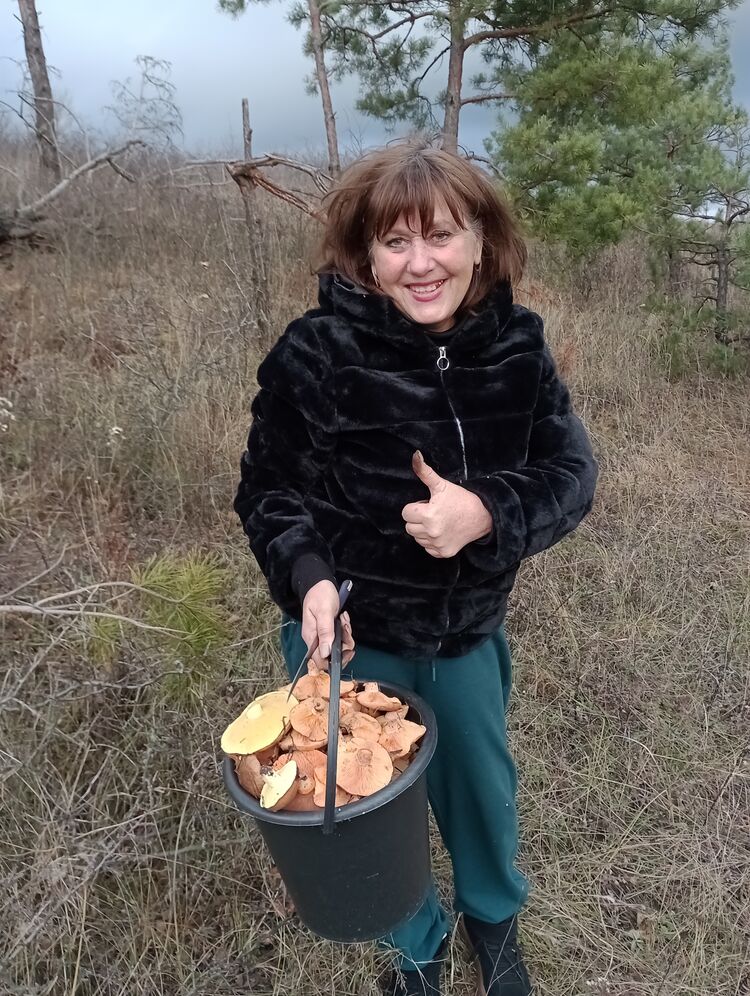  44367092  Nina, 62 ,    