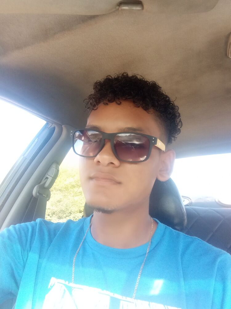  49124452  Javier, 23 ,    