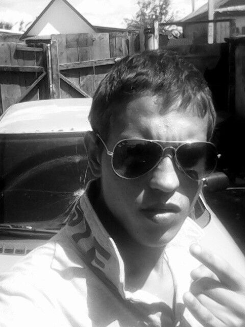  9750912  Anton, 29 ,    