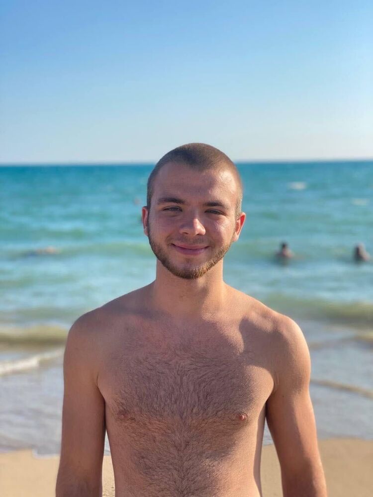  41250122  Serhii, 22 ,    