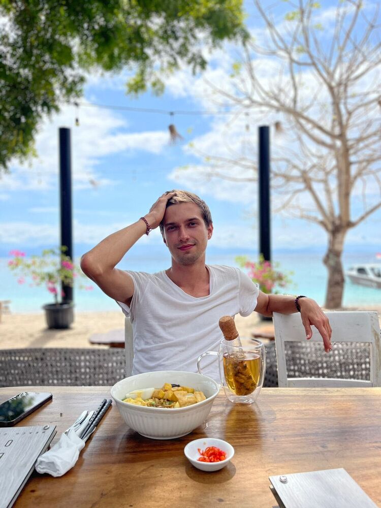  53853082  Anton, 31 ,    -