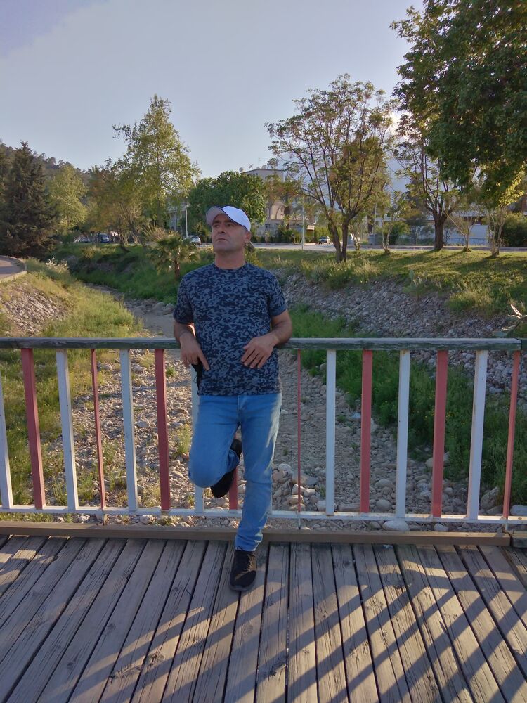  48972992  Osman, 43 ,    
