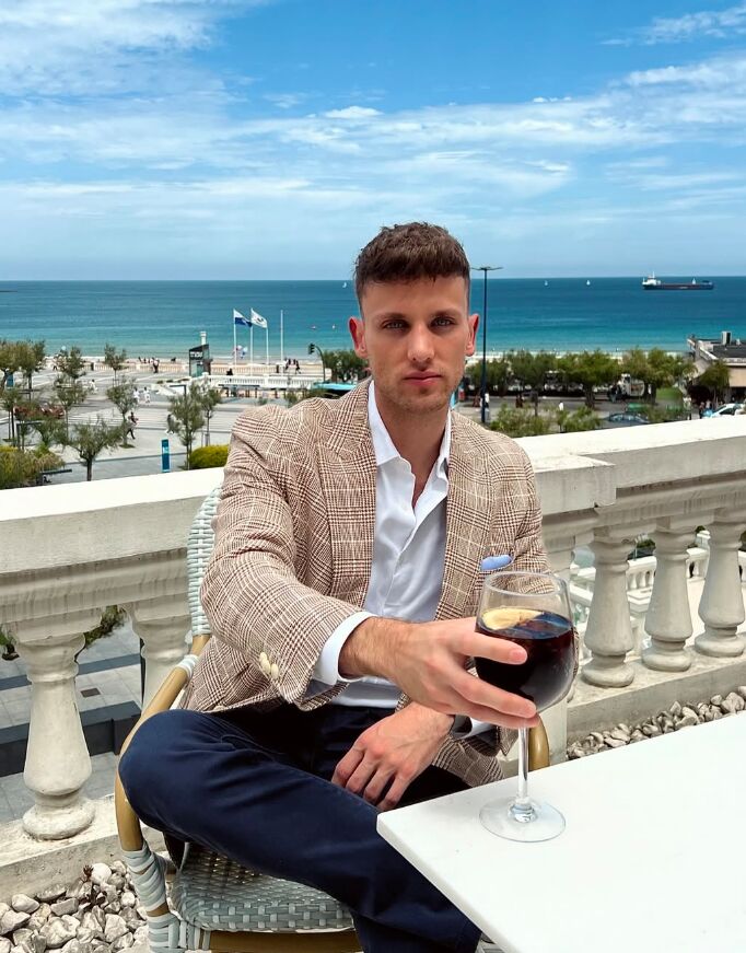  54415272  , 34 ,    --