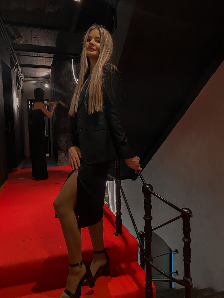  ,   Ann, 25 ,   ,   