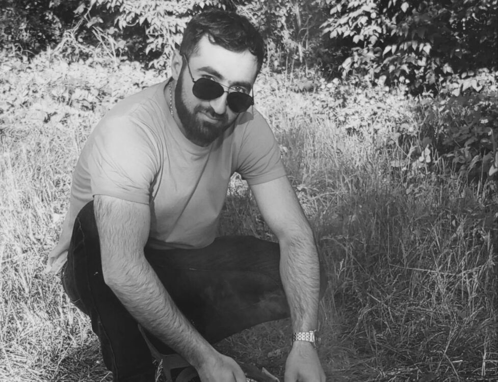  54345422  Armen, 22 ,    