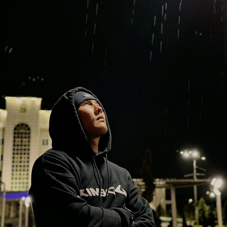  44040032  David, 37 ,    