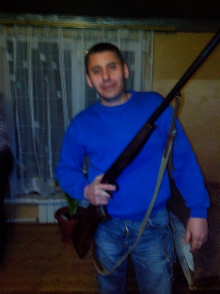  10064602  Viktor, 47 ,    