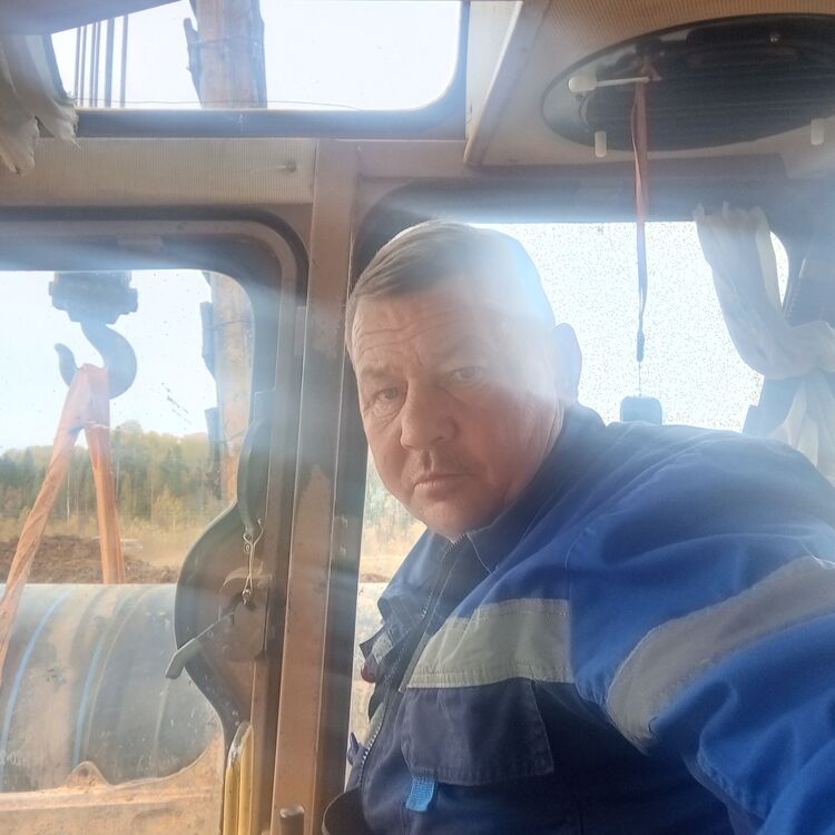  46882562  , 42 ,    
