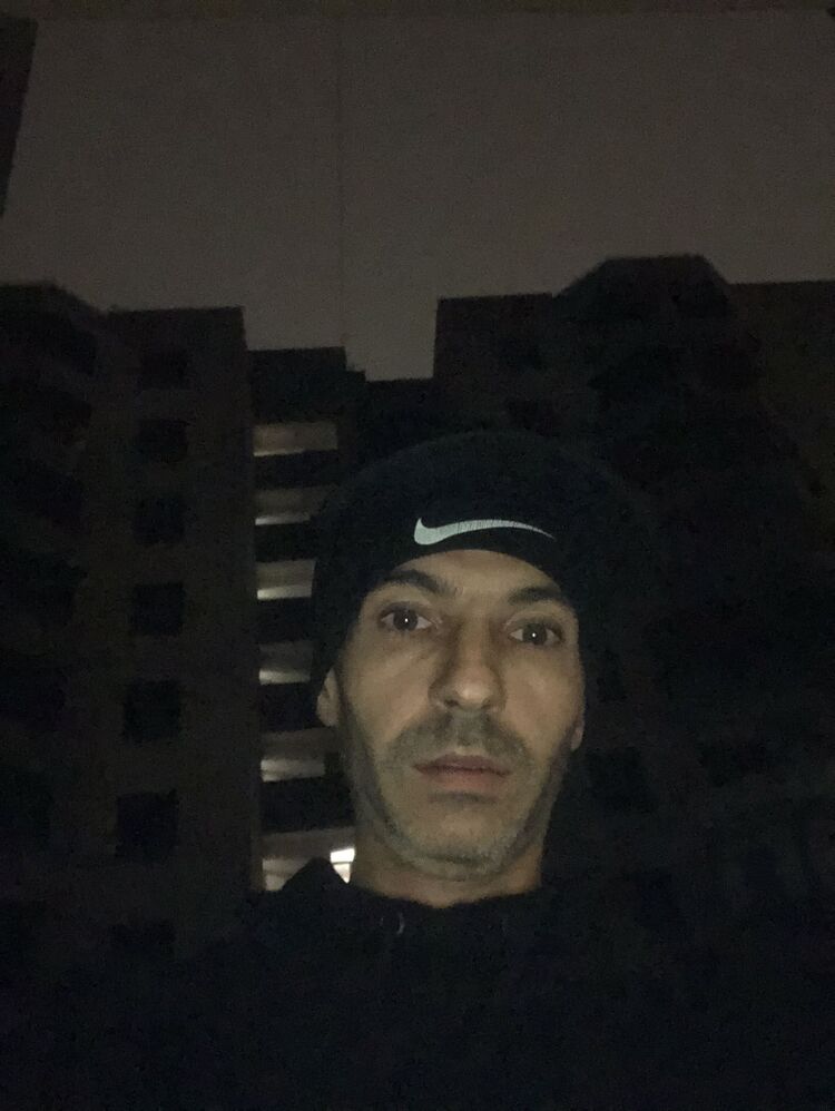 48955432  Sargis, 36 ,    
