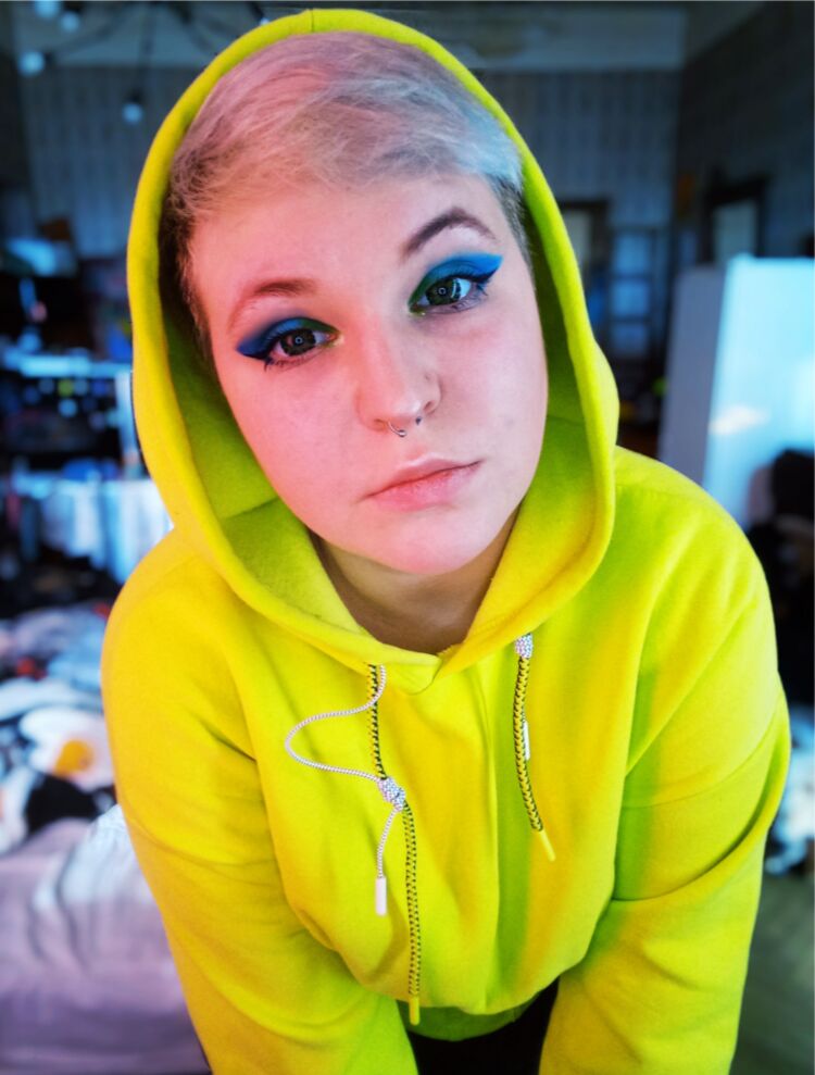  -,   , 23 ,   