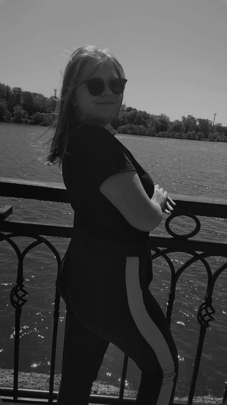  43837612  Viktoria, 19 ,    
