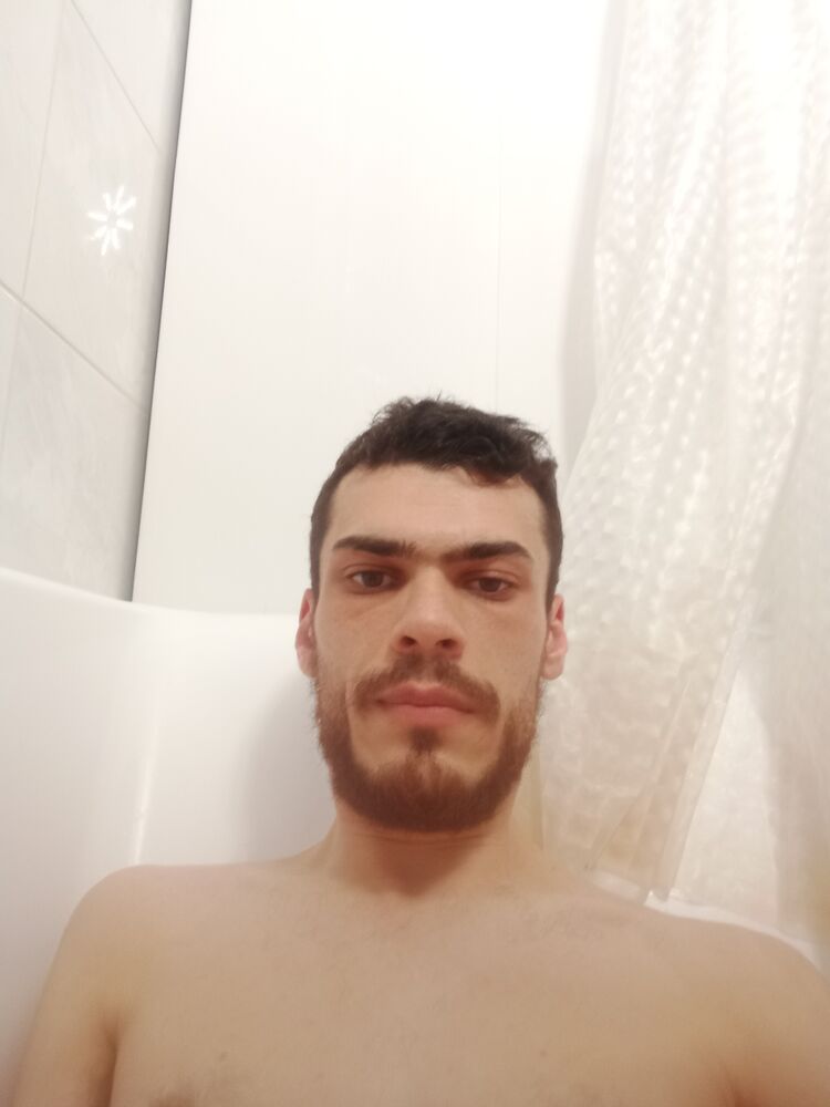  41742992  Robert, 28 ,    