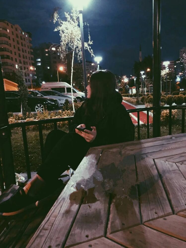  27594272  Maria, 22 ,    