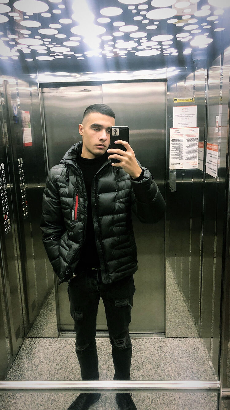  34657542  Serj, 22 ,    