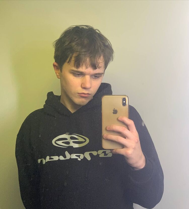  43077772  Fat, 19 ,    