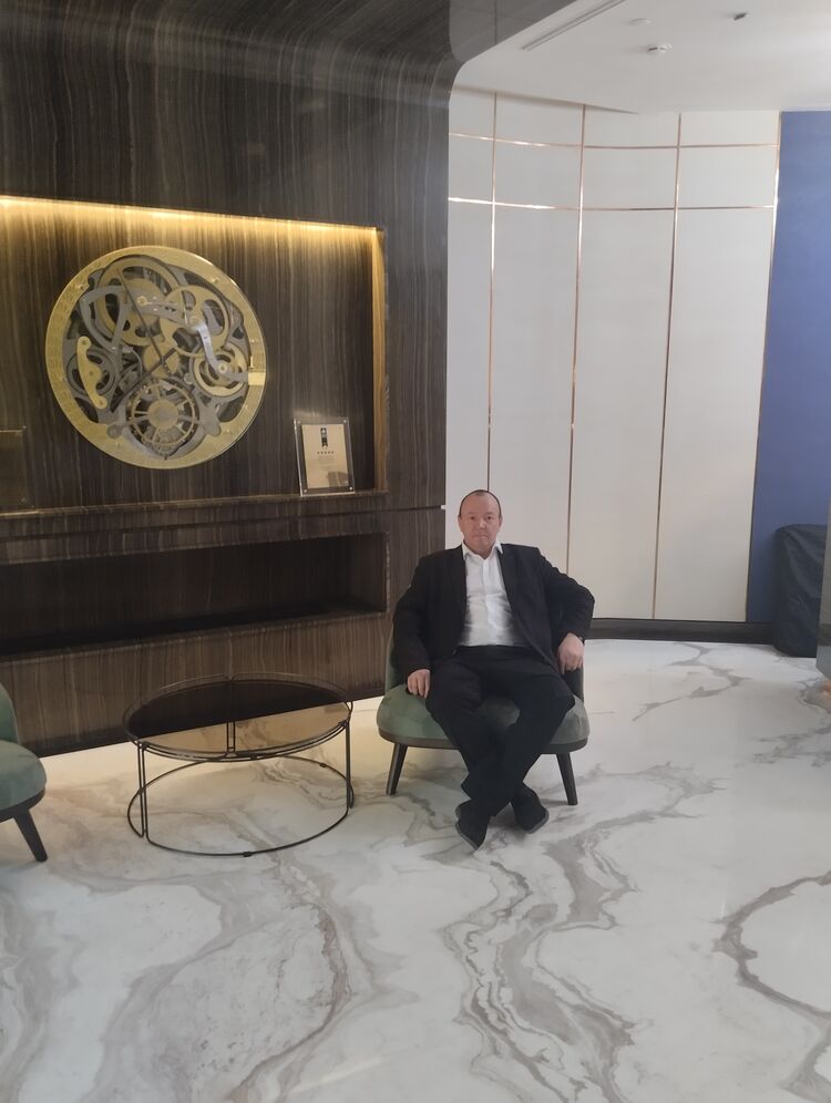  53938852  Vitalij, 54 ,    