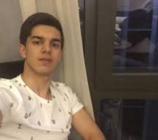  52719482  Alyhan, 35 ,    