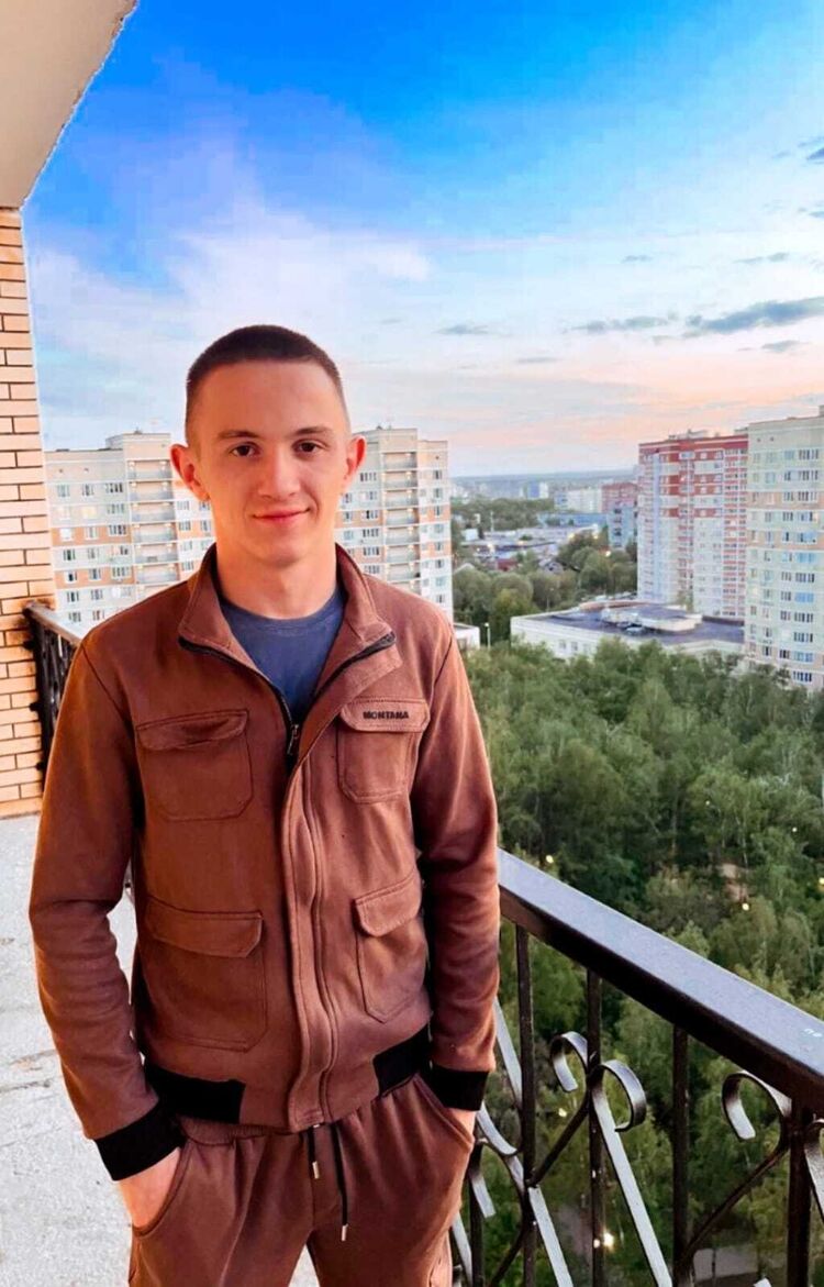  44972872  Kamran, 22 ,    