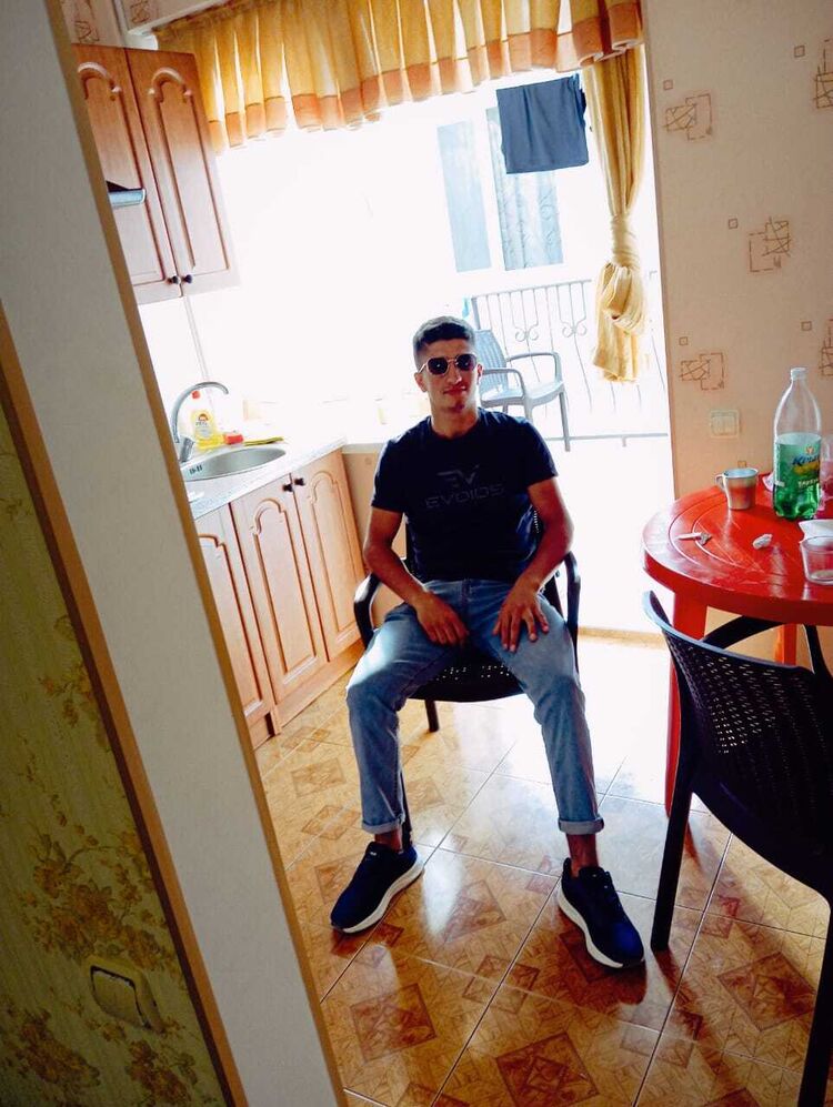  38243932  Nizor, 21 ,    