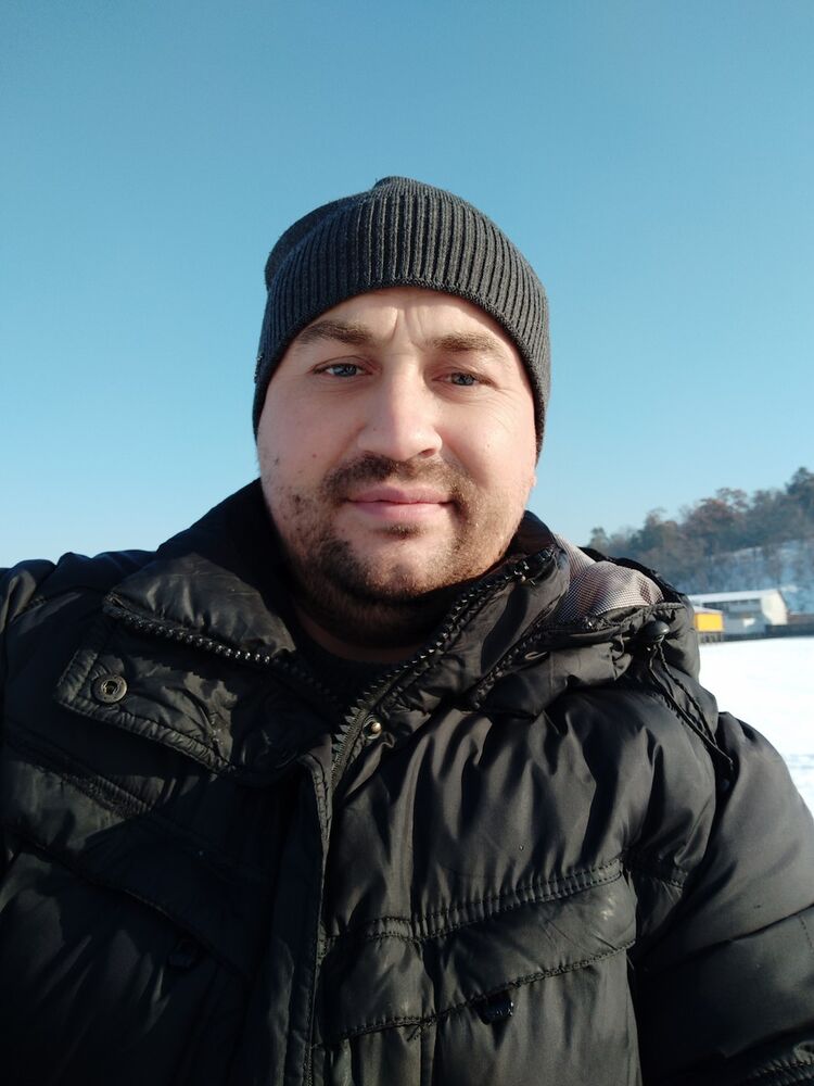  15449292  Igor, 41 ,    