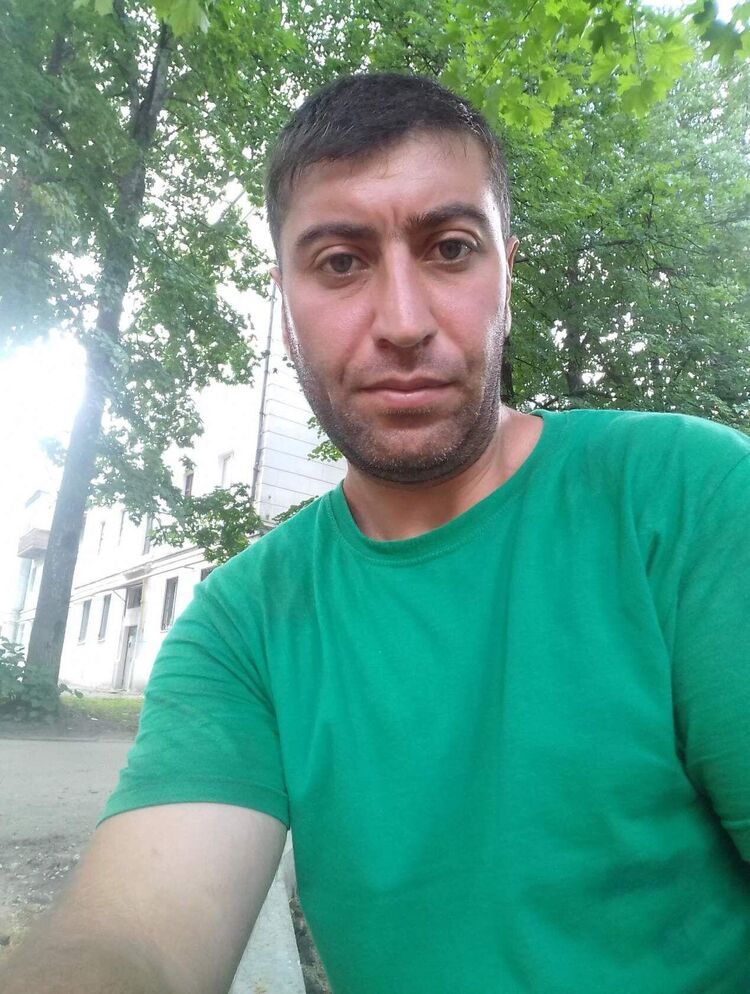  47098762  Aram, 40 ,    