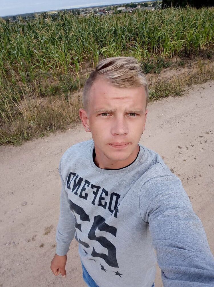  22908802  Andrei, 29 ,    
