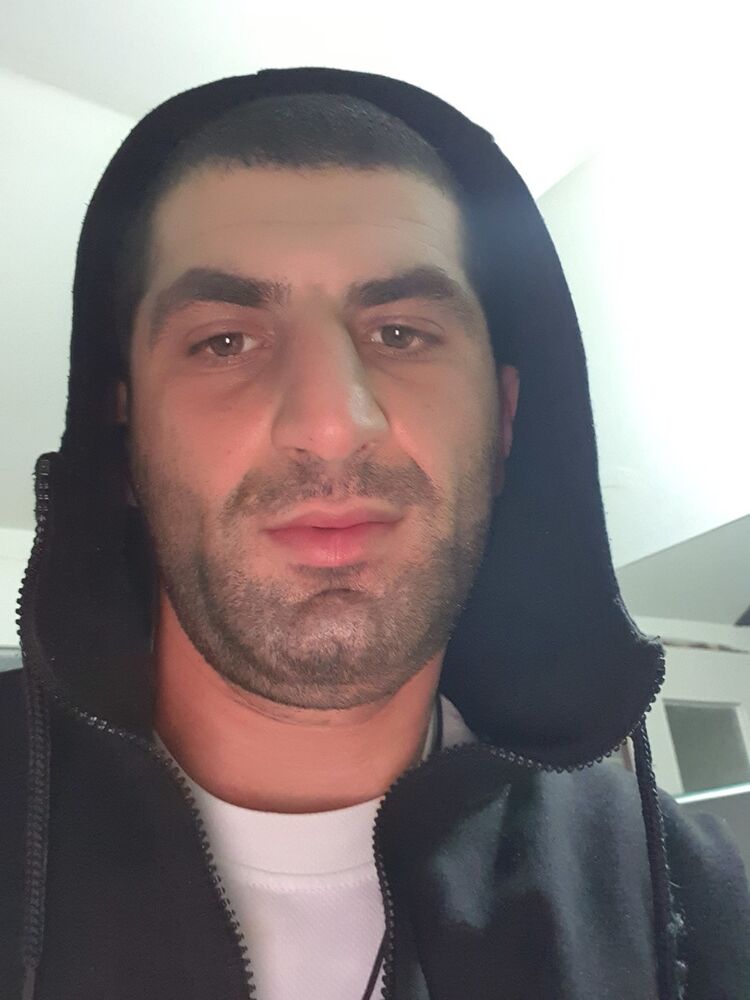  18846842  Giorgi, 33 ,    