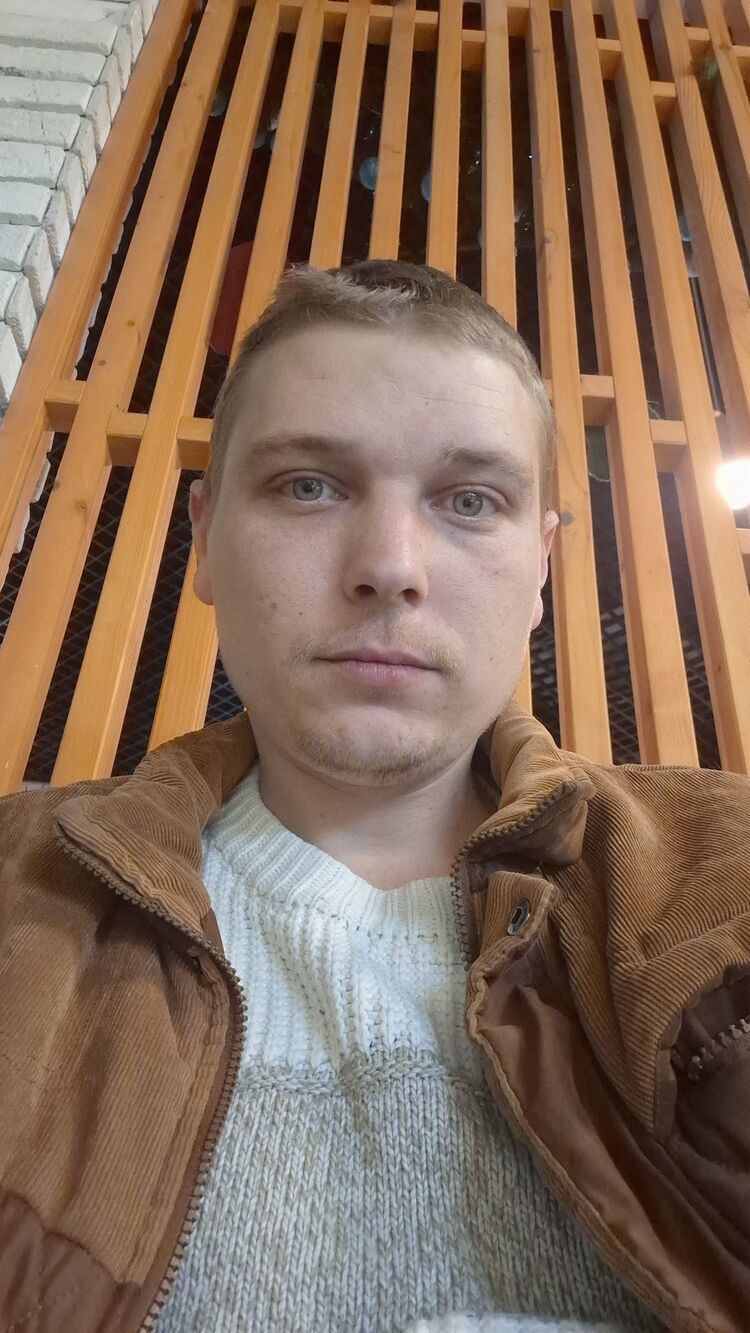  48311382  Pavel, 32 ,    