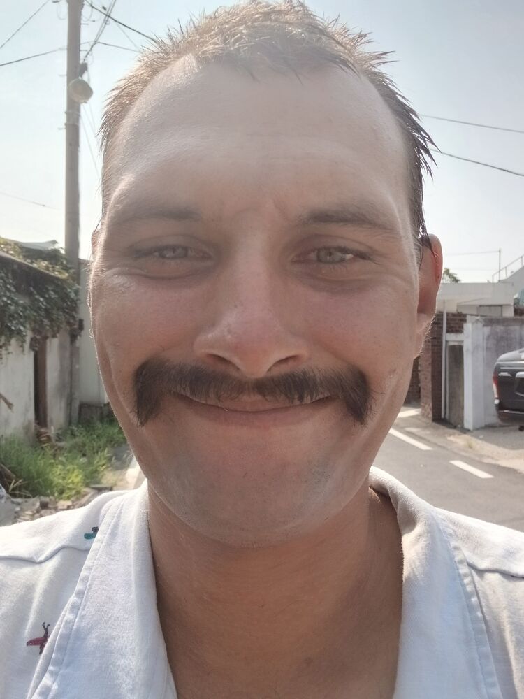  46106652  Vlad, 31 ,    Kumi