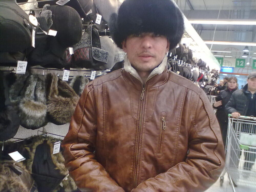  22261172  Pasha, 35 ,    