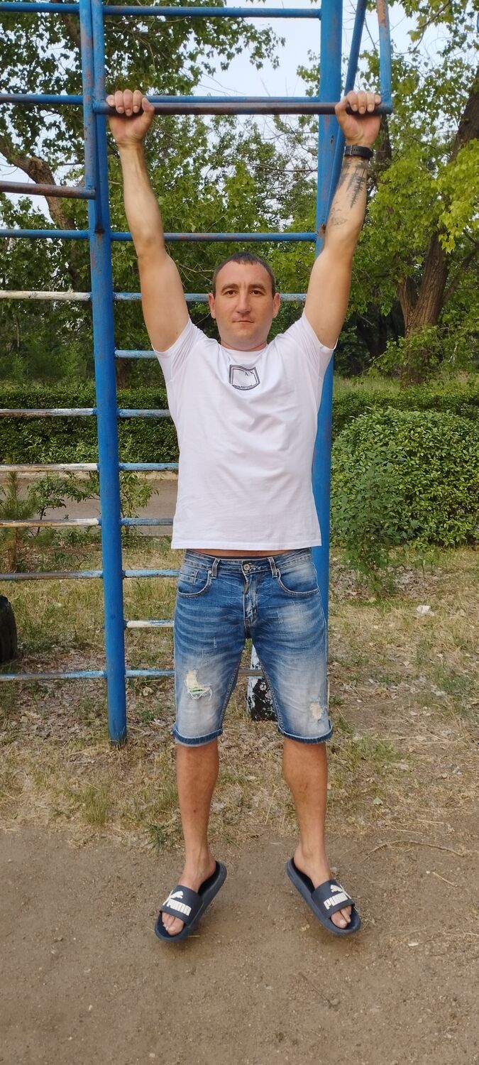  53097522  Viktor, 31 ,    