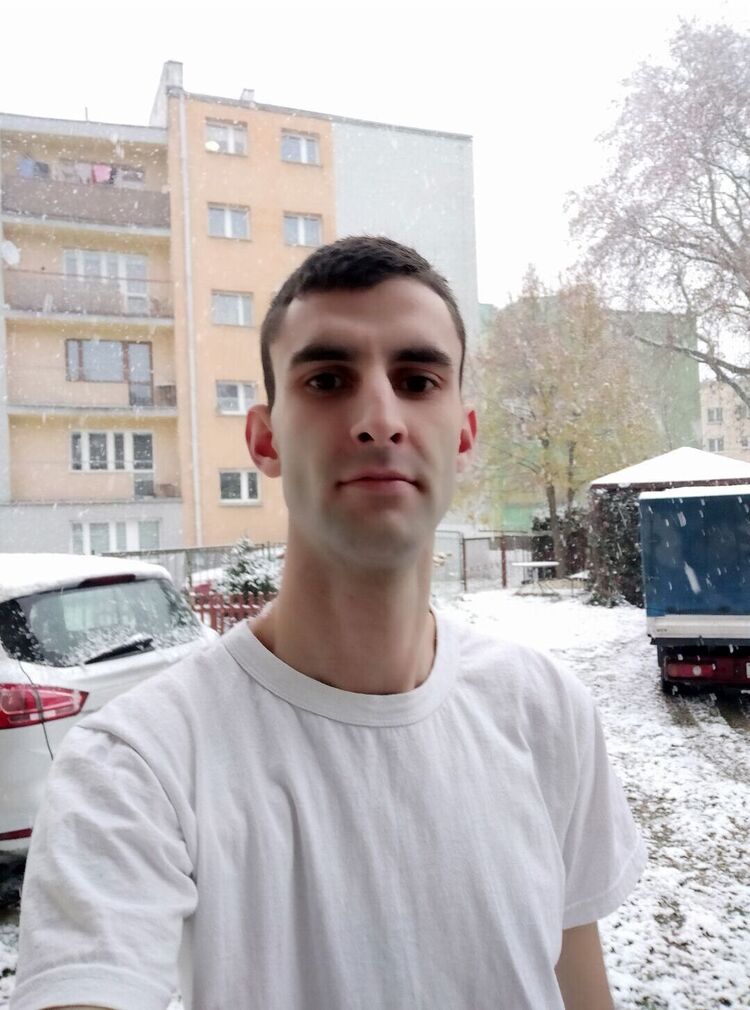  24543542  Roman, 32 ,    