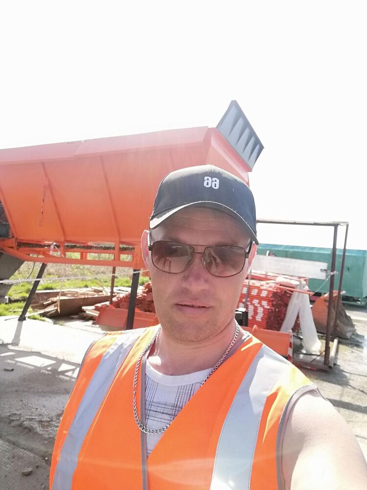  43822302  Andrej, 38 ,    