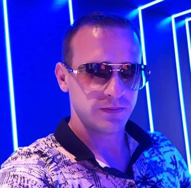  25045702  Dima, 32 ,    