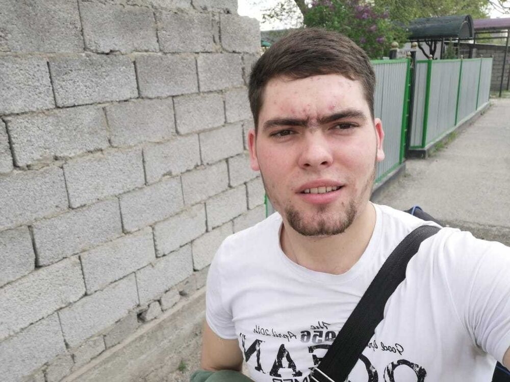  15957902  Denis, 32 ,    