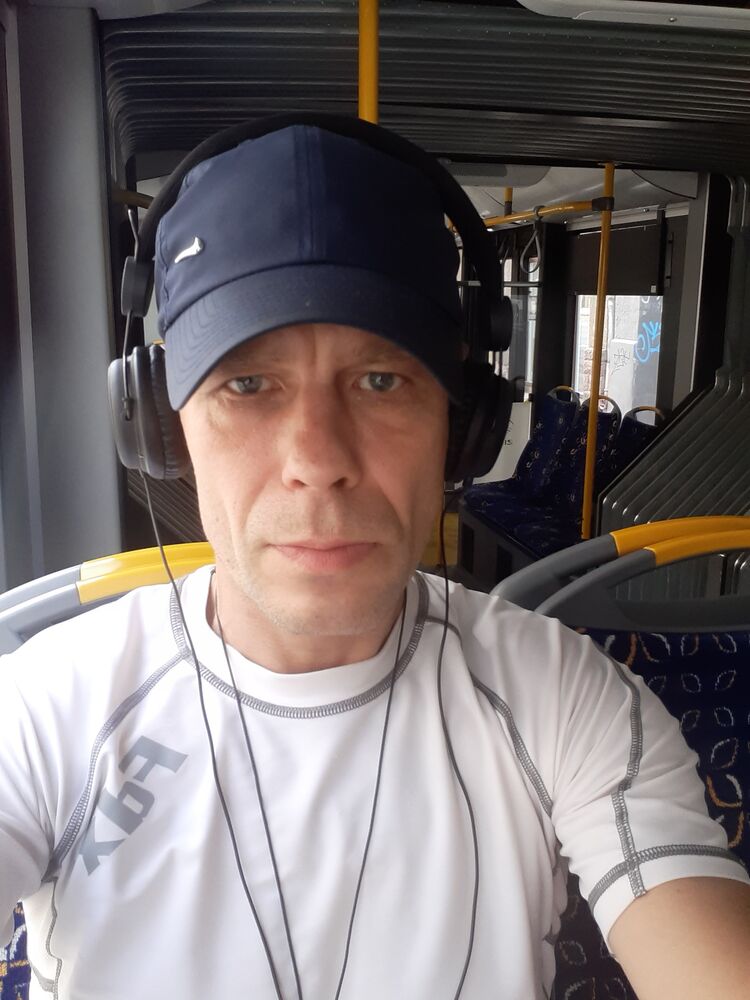  23738752  Igor, 52 ,    