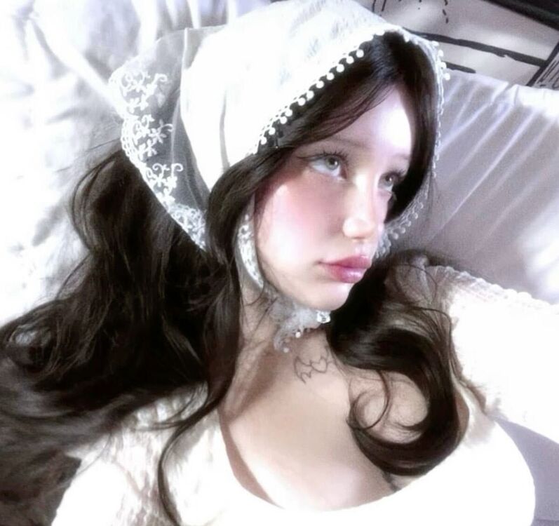  ,   Victoria, 22 ,   ,   