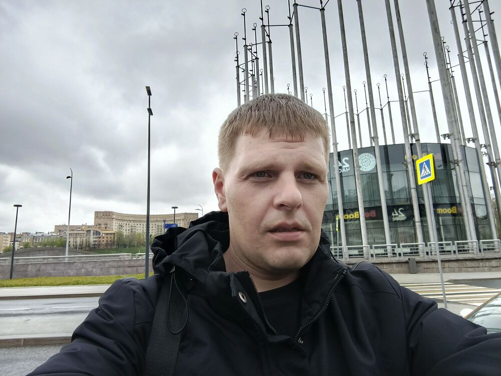  43748702  Vasya, 33 ,    
