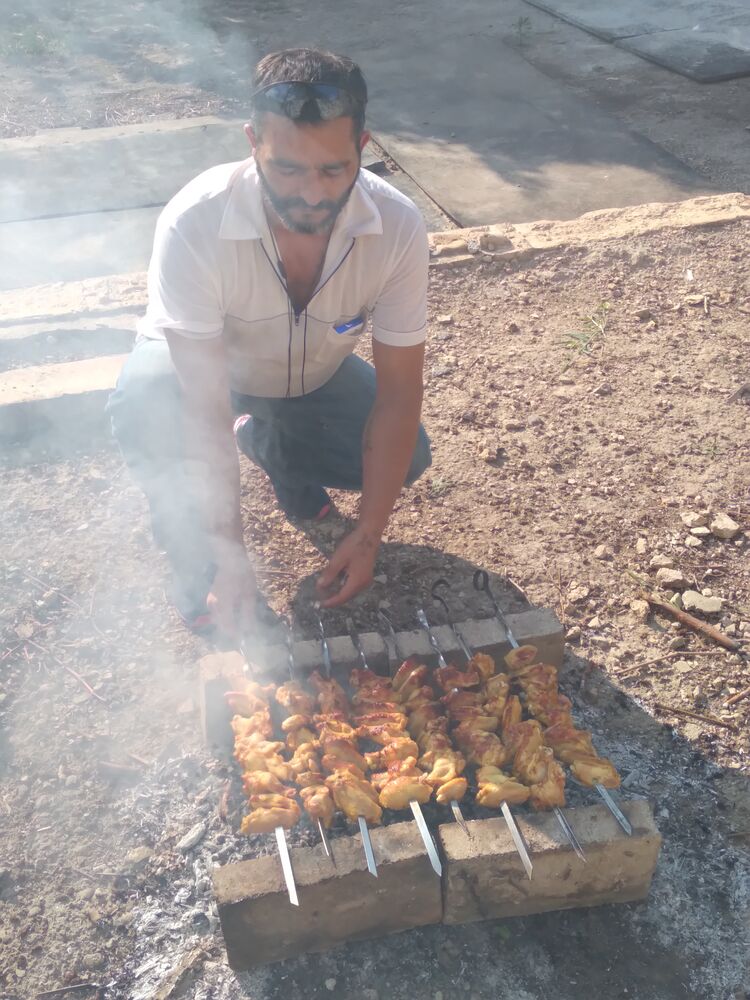  24794042  Yusuf, 44 ,     