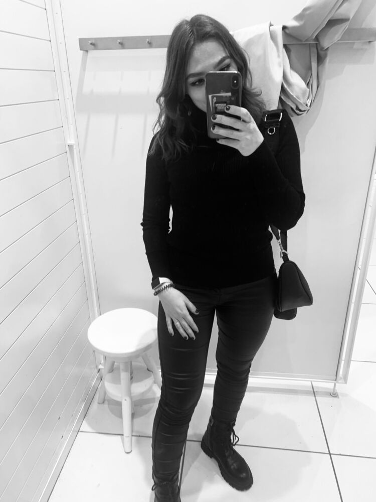  ,   Kate Rina, 27 ,  
