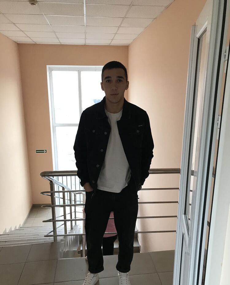  39403282  , 22 ,    