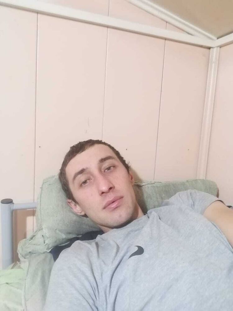  43665882  Denis, 31 ,    