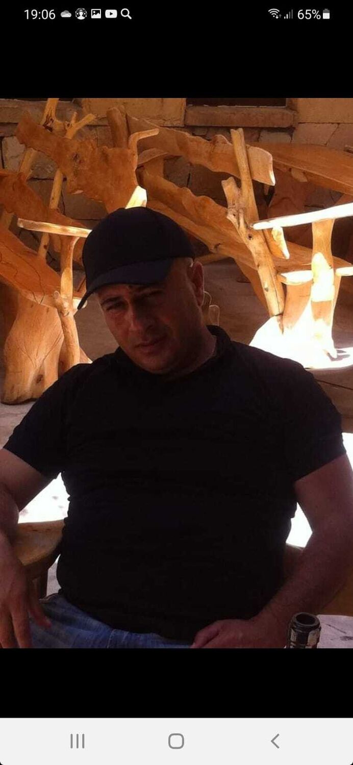 49617822  Artur, 47 ,    