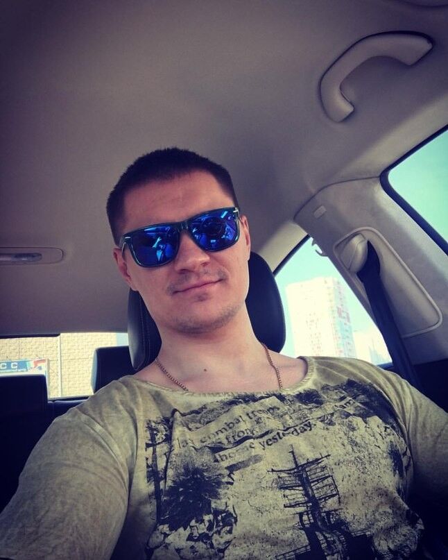  ,   Artur, 36 ,   , 