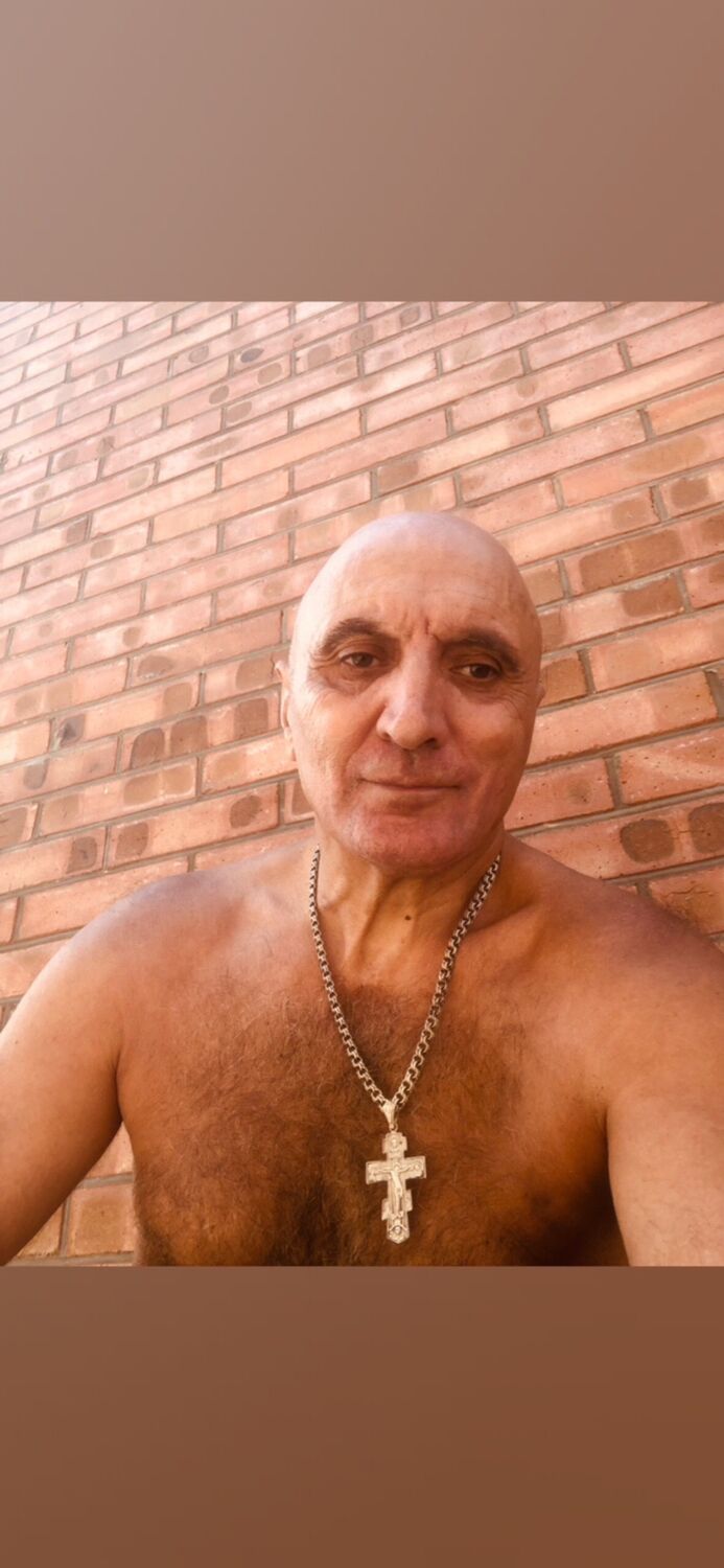  37721362  Serj, 57 ,    