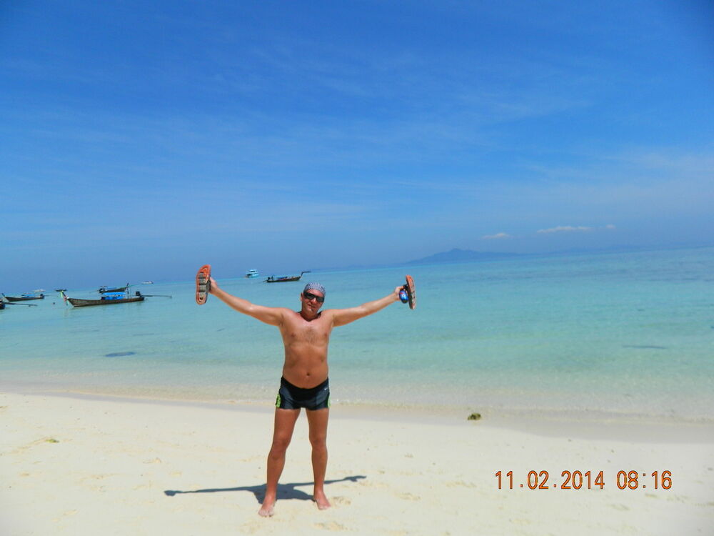  ,   Dita, 48 ,  