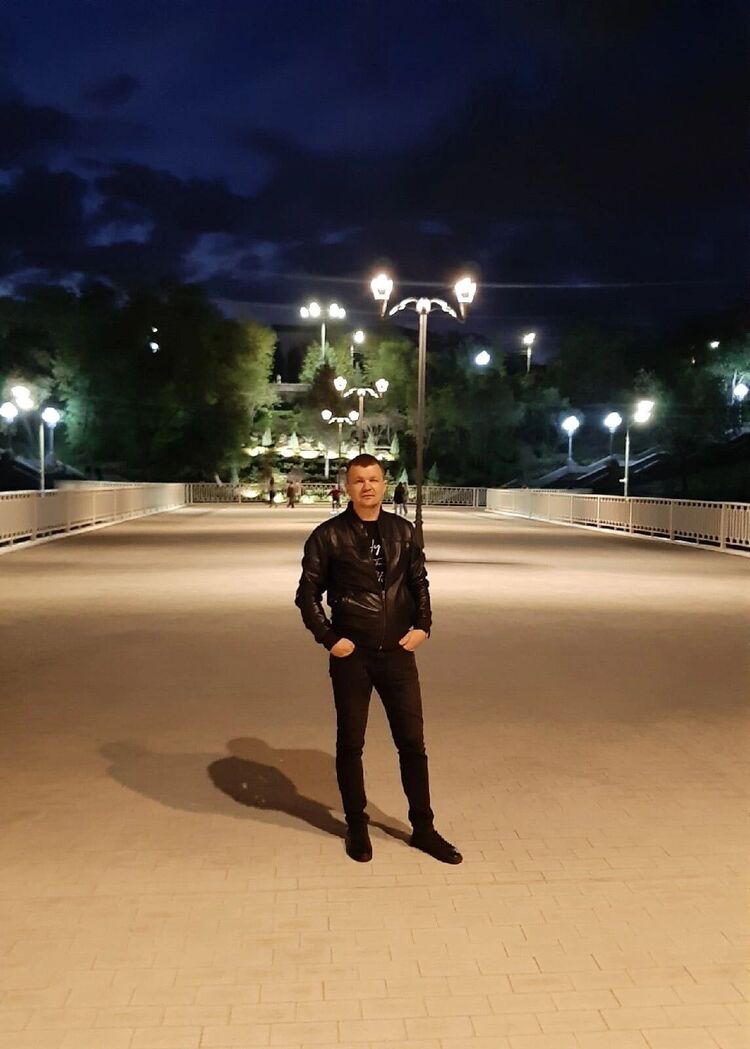  48501002  PAVEL, 44 ,    