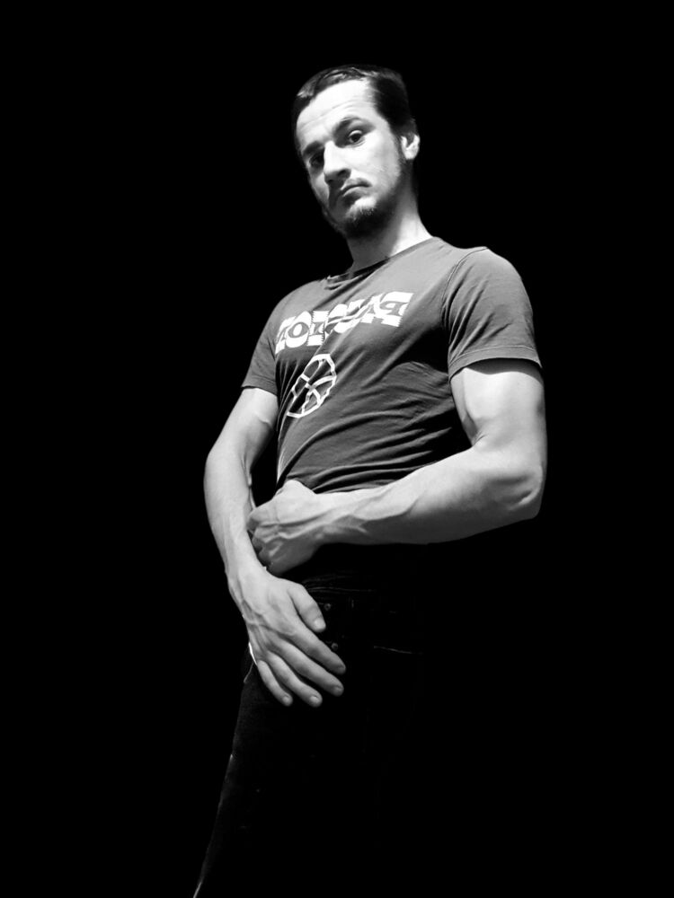  ,   Sansanicz, 28 ,   ,   